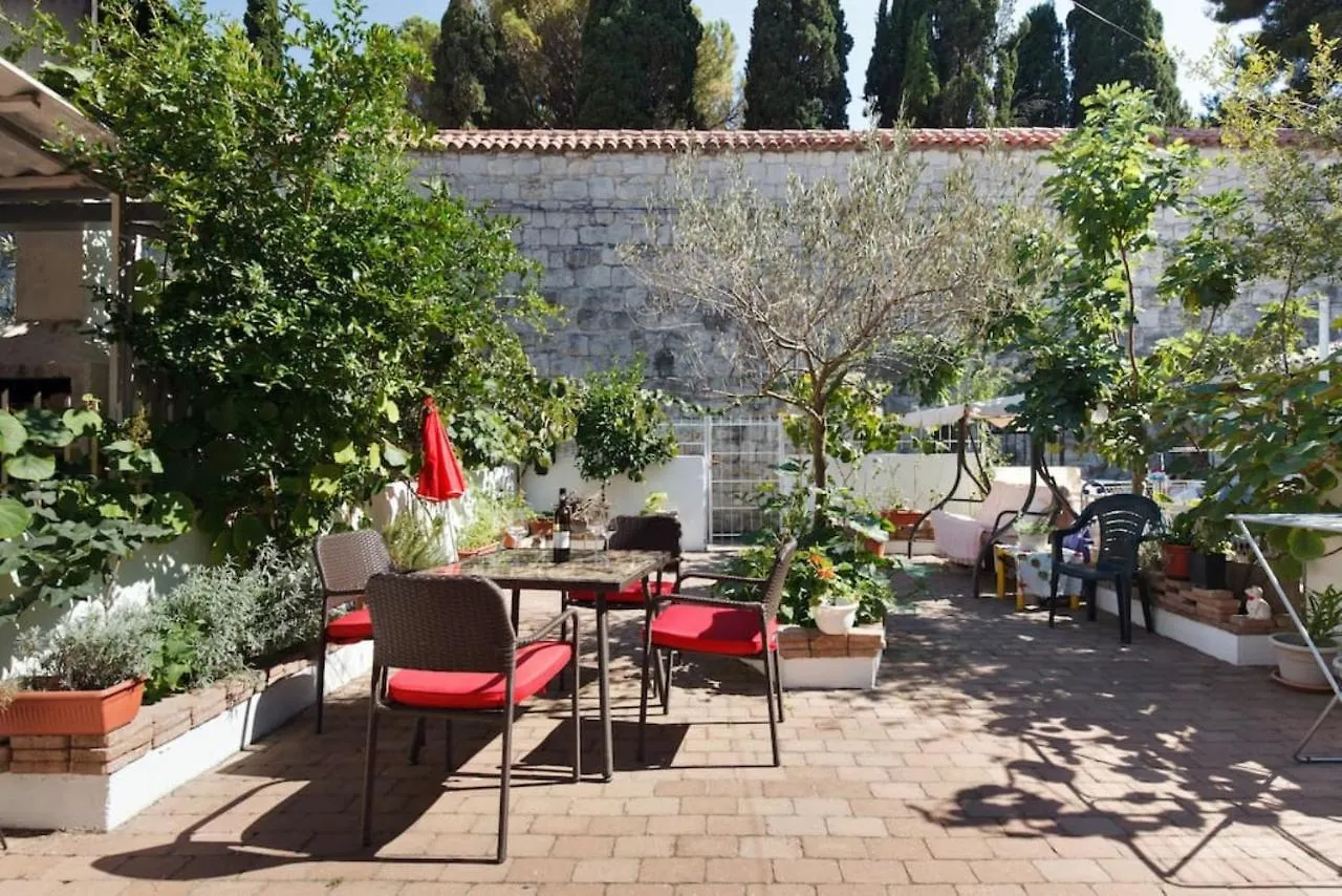 Apartment Ana With Garden, In The Heart Of Split