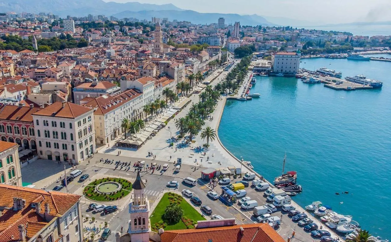 Apartment Ana With Garden, In The Heart Of Split