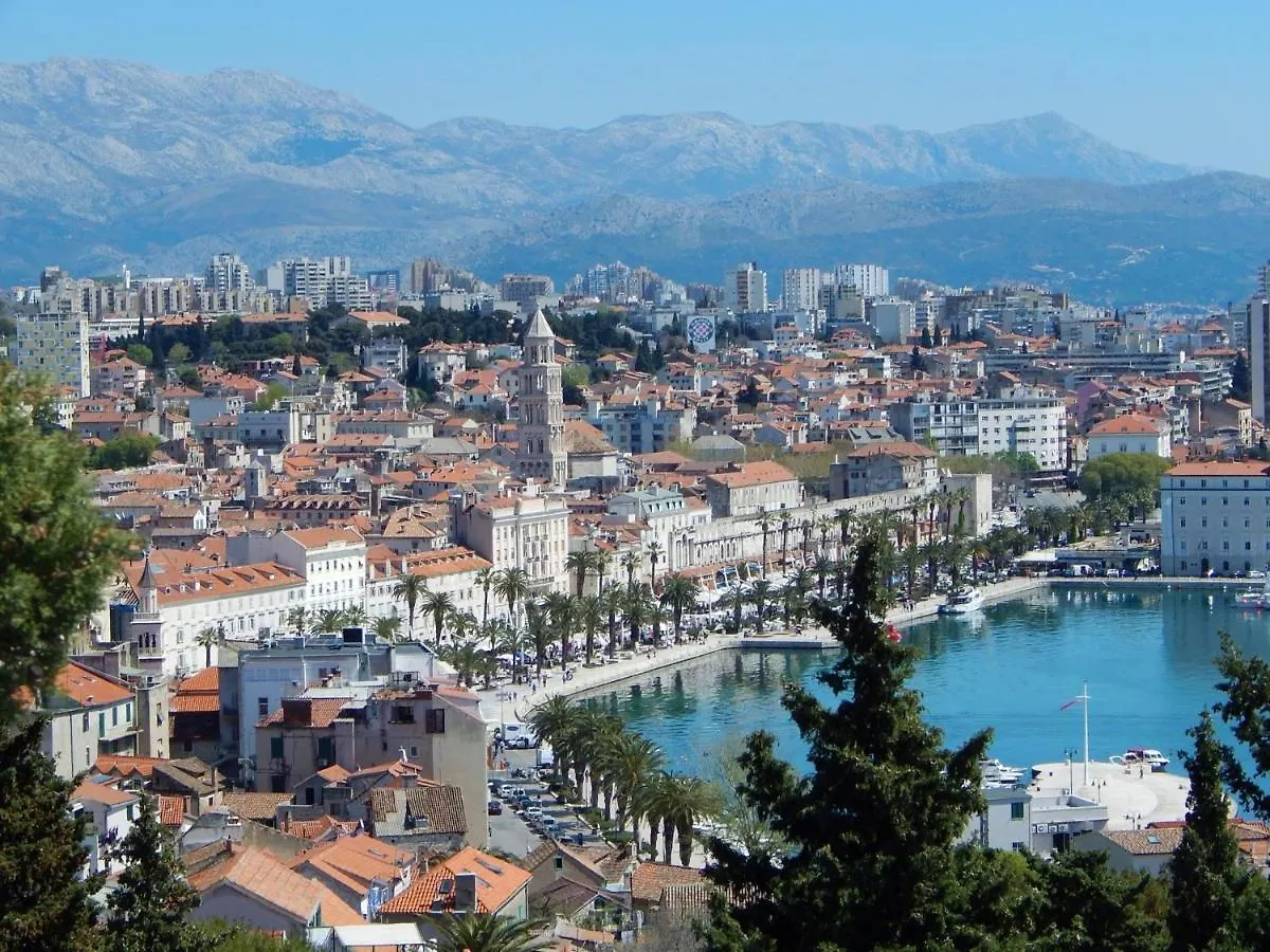 Apartment Ana With Garden, In The Heart Of Split