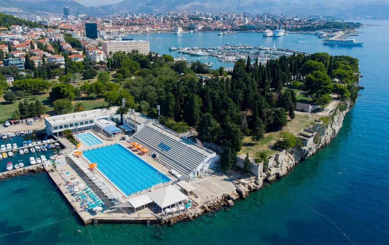 Apartment Ana With Garden, In The Heart Of Split