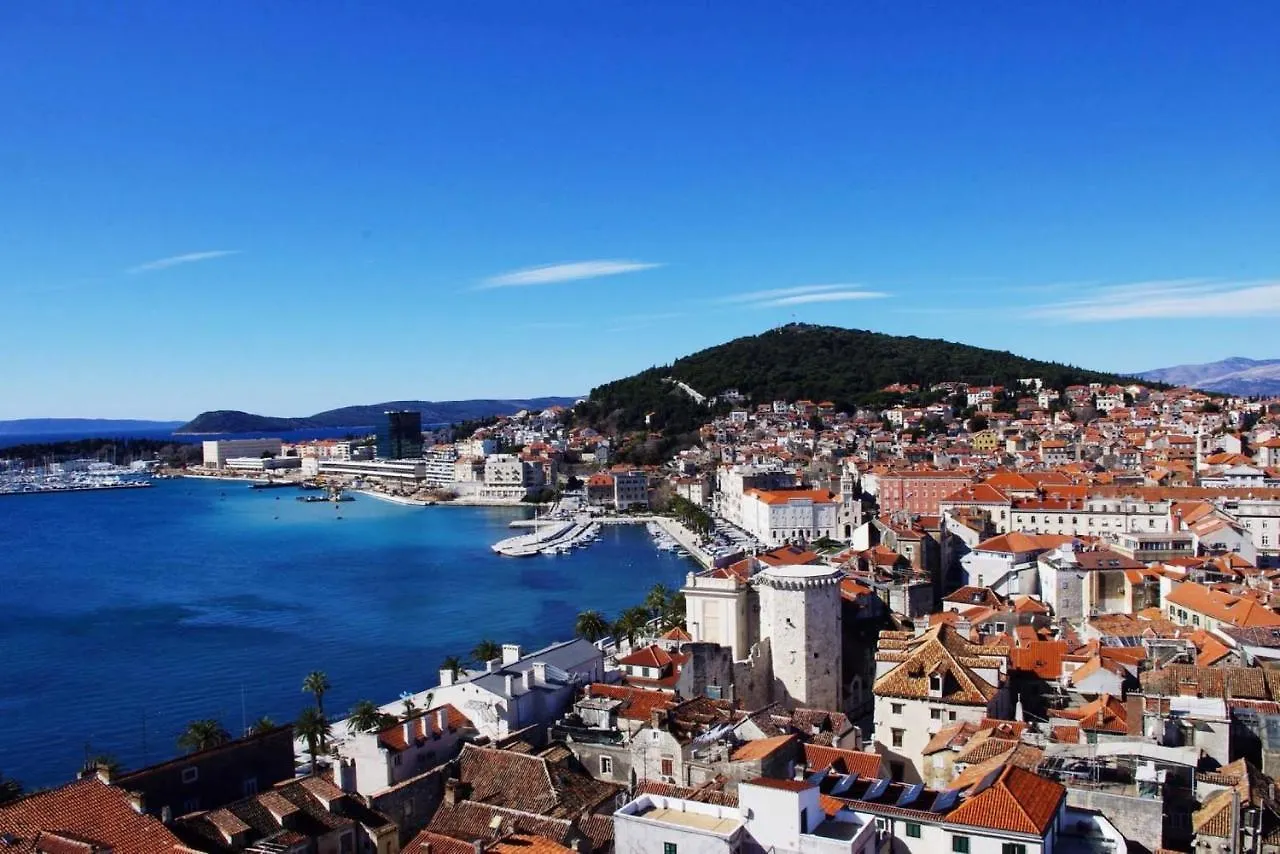 Apartment Ana With Garden, In The Heart Of Split