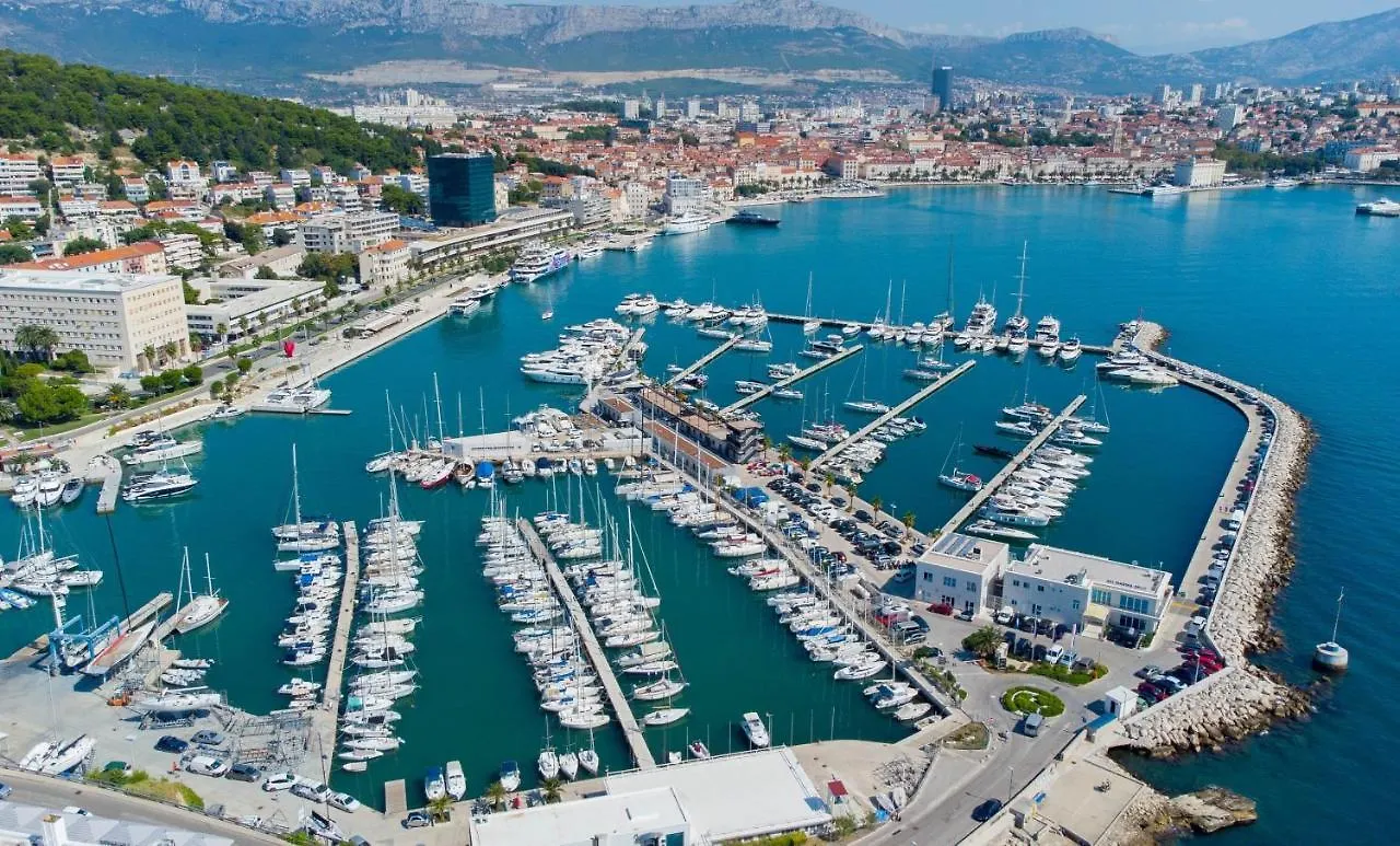 Apartment Ana With Garden, In The Heart Of Split 0*,