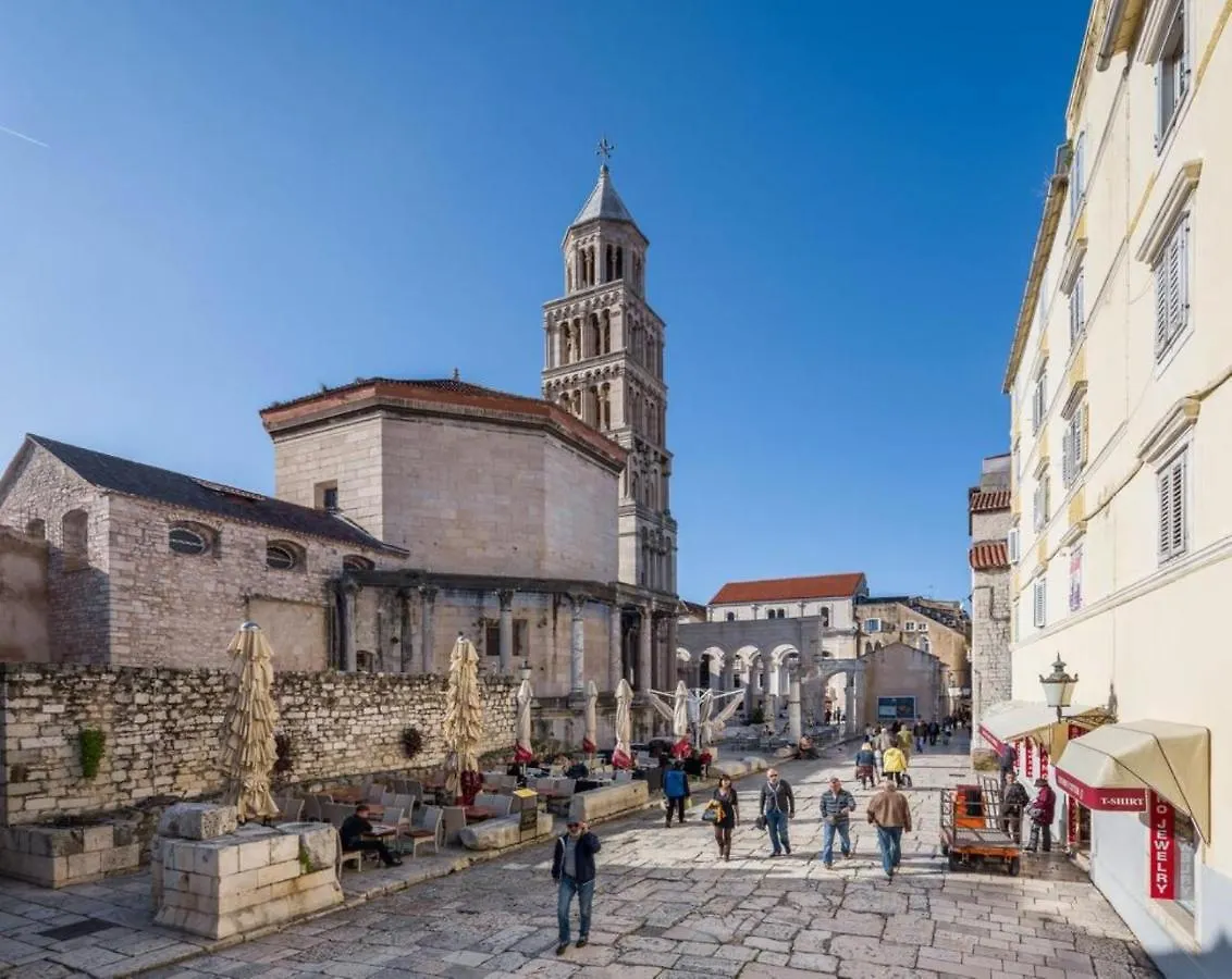 Apartment Ana With Garden, In The Heart Of Split