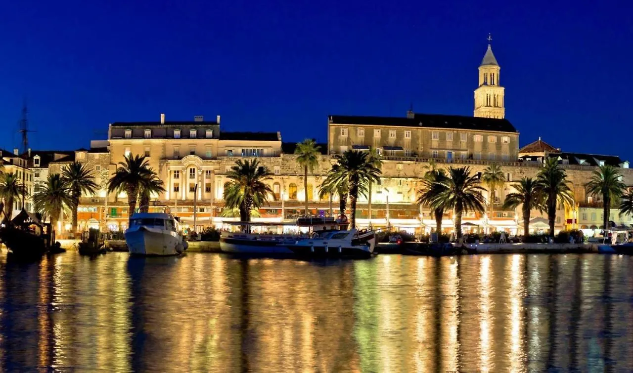 Apartment Ana With Garden, In The Heart Of Split