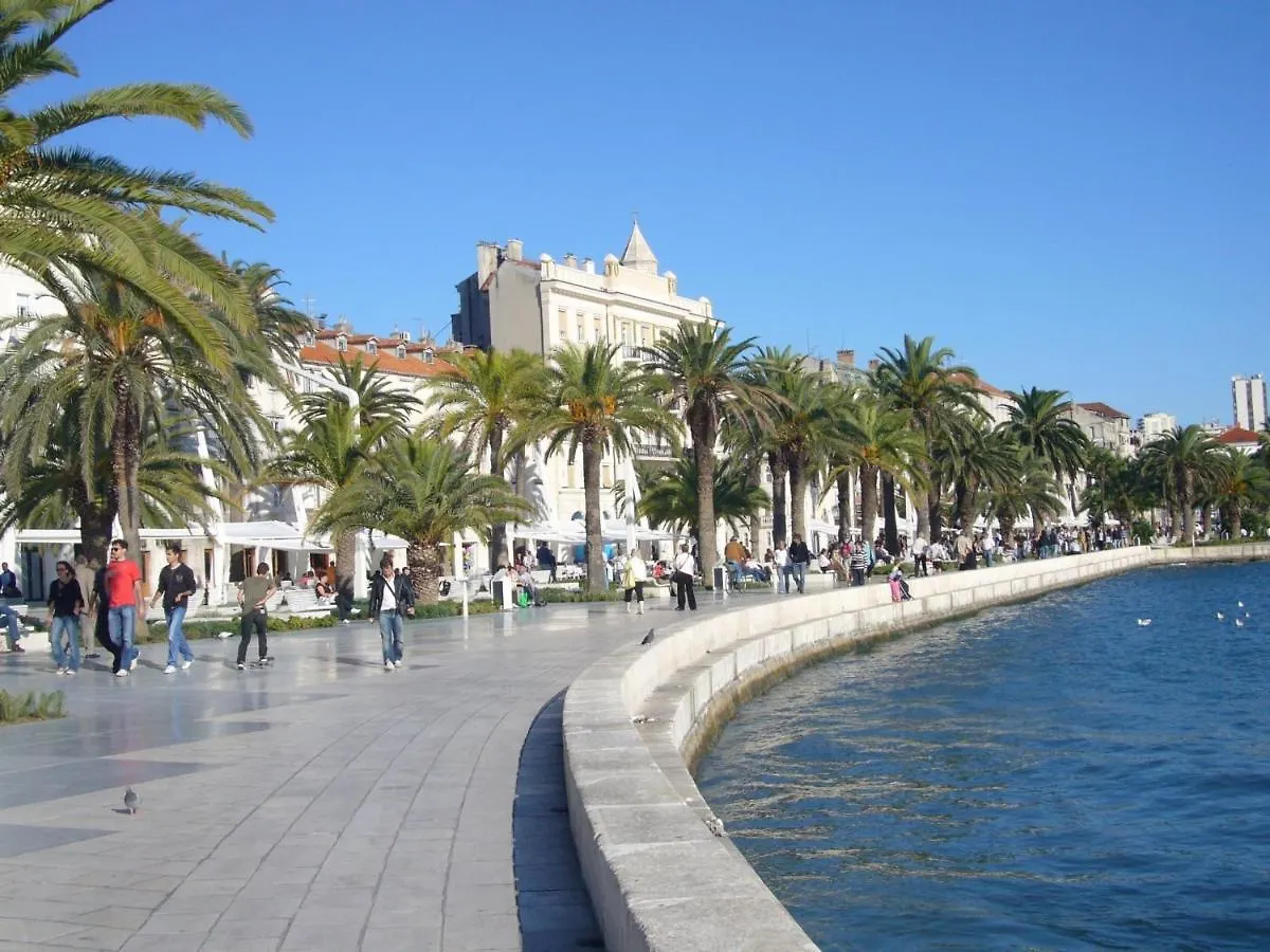 Apartment Ana With Garden, In The Heart Of Split
